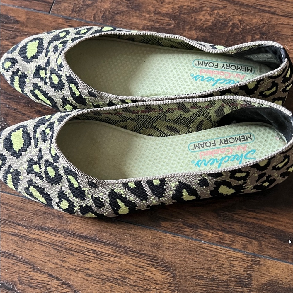 Skechers Green and Black Patterned Flats - Picture 4 of 9